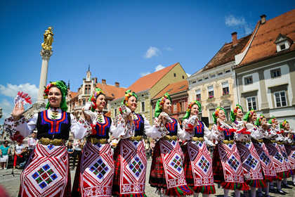 Ansambel Trakiya predstavil bolgarsko folkloro na festivalu Lent`23